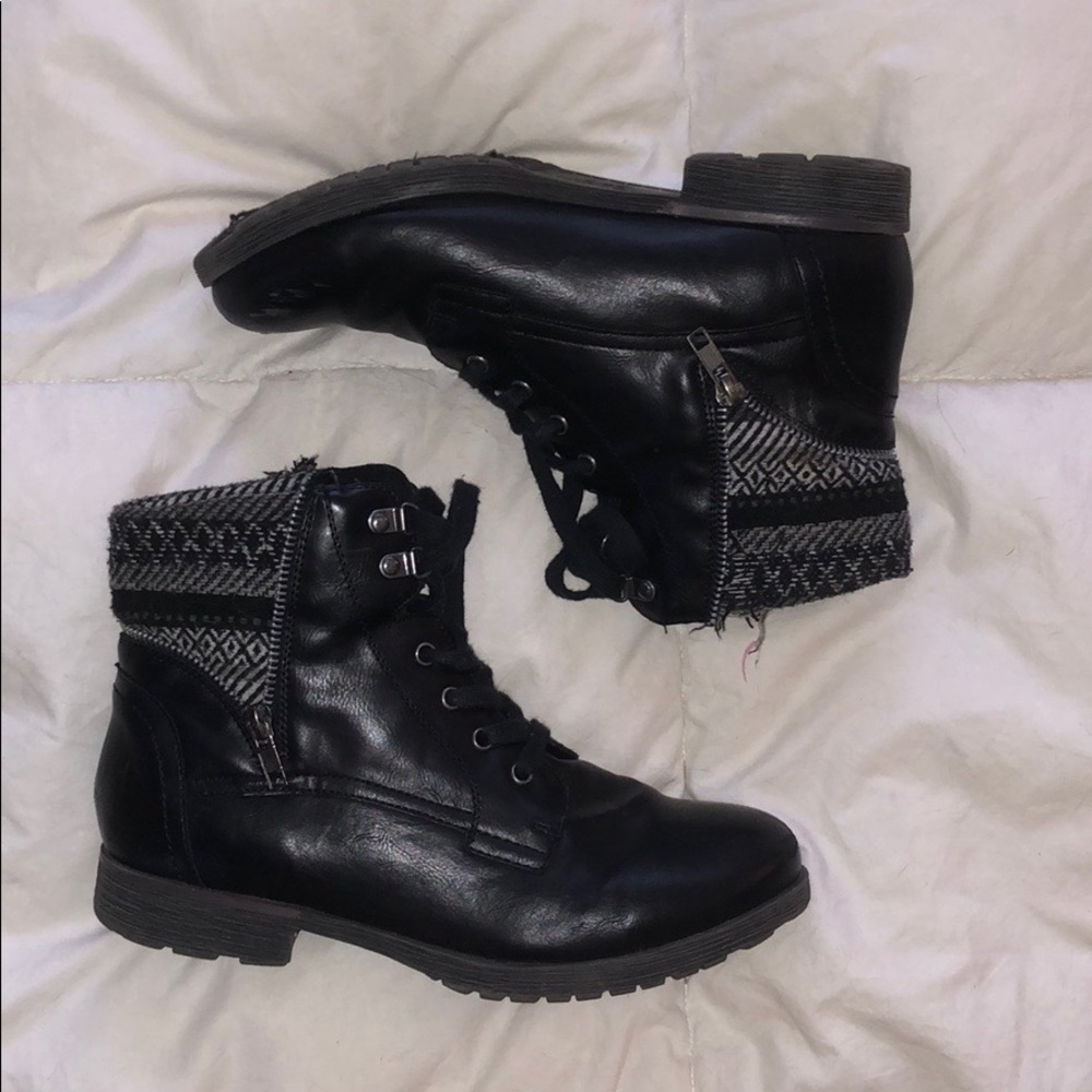 🌻 3/$40 Low black boots